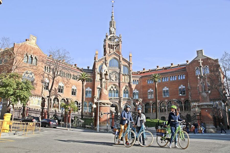 Barcelona: 2.5-Hour Bike or E-Bike Historical Tour - Starting beside Arc de Triomf and Ciutadella Park