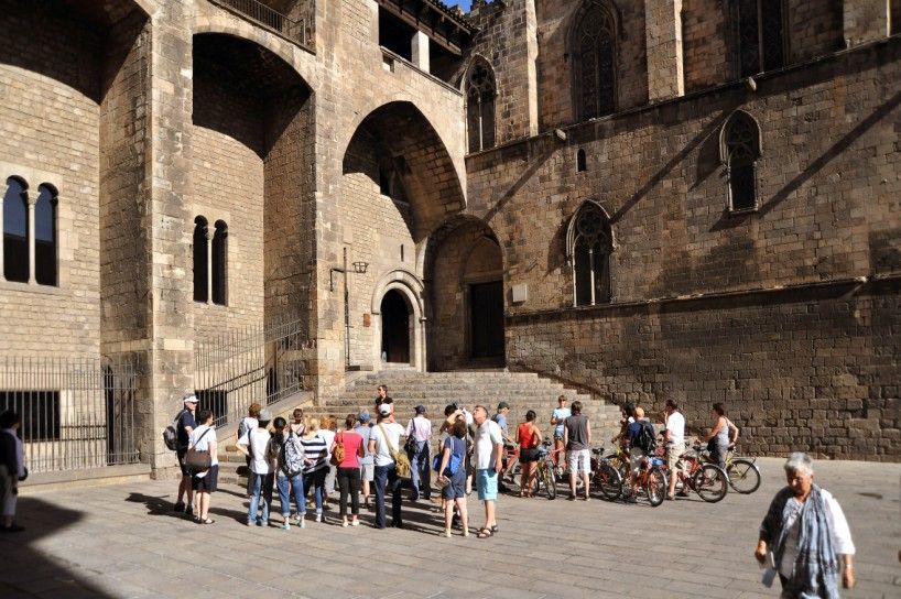 Barcelona 2-Hour Gothic Walking Tour - Plaça del Rei, royal power, and Saló del Tinell