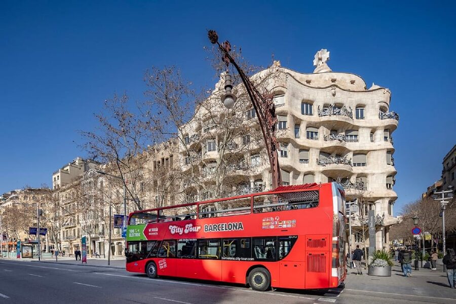 Barcelona: 24 or 48-Hour Hop-On Hop-Off Bus Tour - Key points to know before boarding
