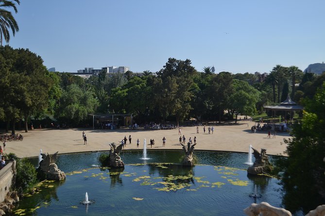 Barcelona 3-hour Bike or E-Bike Tour: Highlights and Hidden Gems - Sagrada Família in a short, useful stop