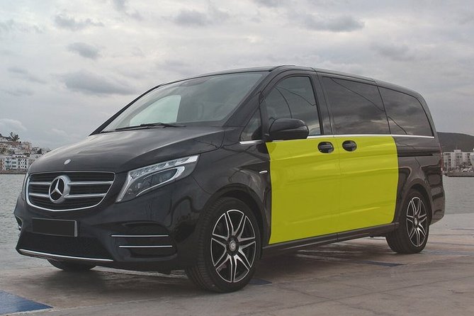 Barcelona Airport Departure Transfers - The pickup routine and 15-minute wait