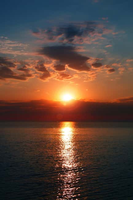Barcelona Badalona : Sailboat Tour, Snacks, Drinks, Swimming - Why the Small Group Matters