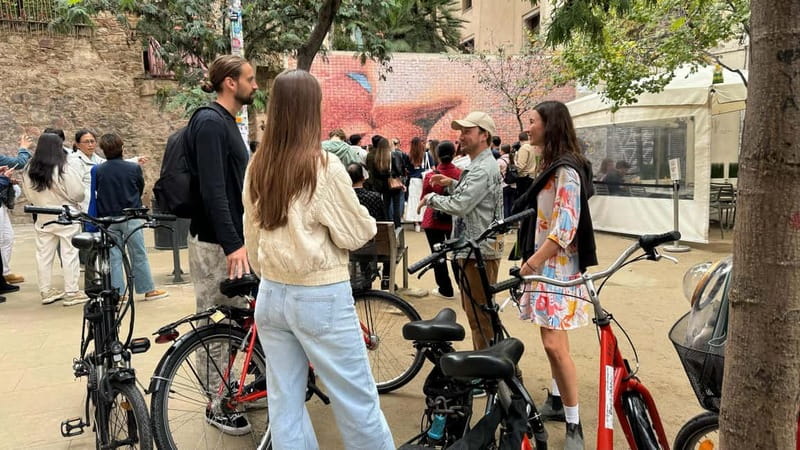 Barcelona: Bike or eBike Tour, Top Sights & Local Insights - Parc de la Ciutadella and the streets of El Born