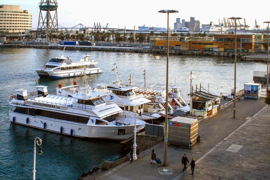 Barcelona: Boat Tour in Las Golondrinas - Why the lack of commentary matters