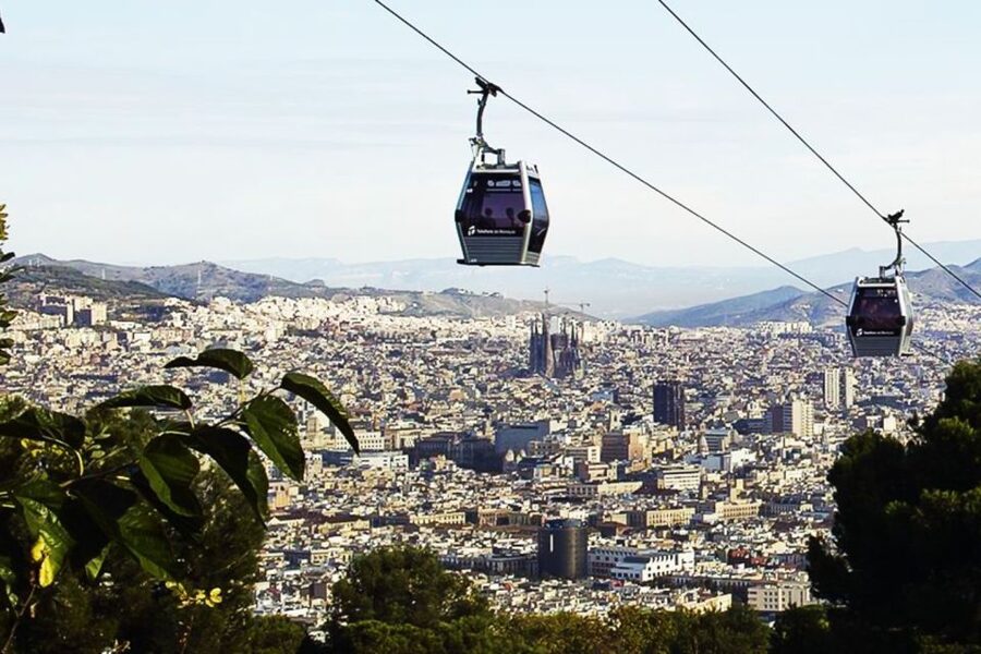 Barcelona Cable Car Sky Views, Magic Fountain & Castle Visit - Starting at Palau Moja and walking into Barcelona’s Old Town