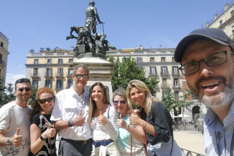 Barcelona Cable Car Sky Views, Magic Fountain & Castle Visit - What happens with the Magic Fountain