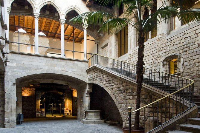 Barcelona Card: Museums + Transport for 72h, 96h or 120h - Using the metro, buses, and airport train