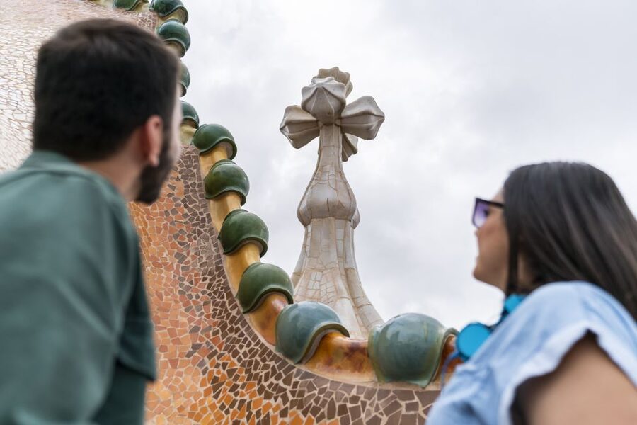Barcelona: Casa Batlló Be The First Entry Ticket - Using the tablet without letting it take over