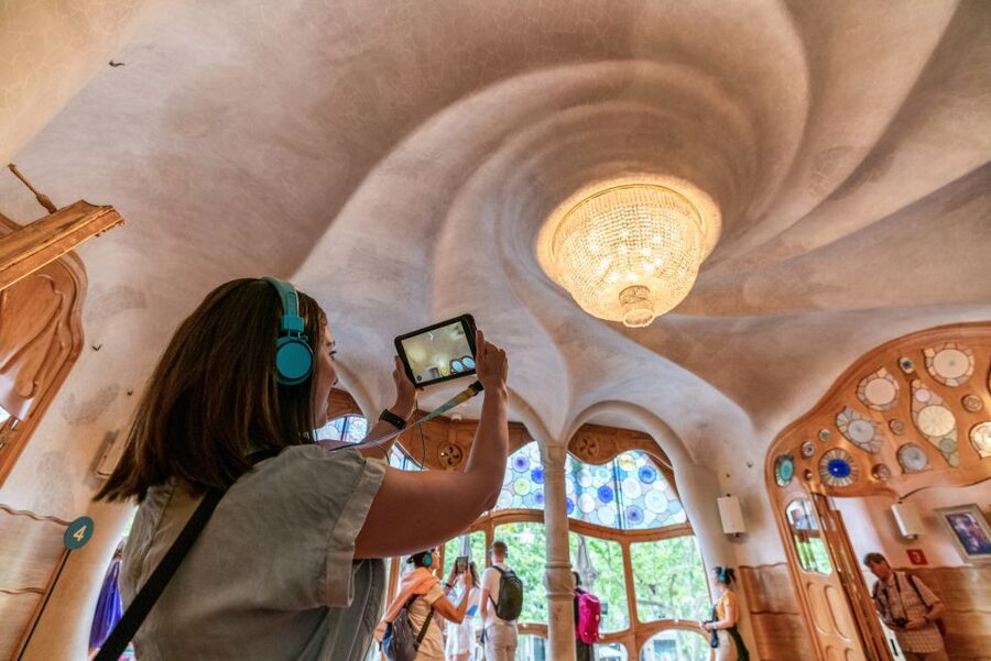 Barcelona: Casa Batlló Entry with Self-Audioguide Tour - Entering at Passeig de Gràcia