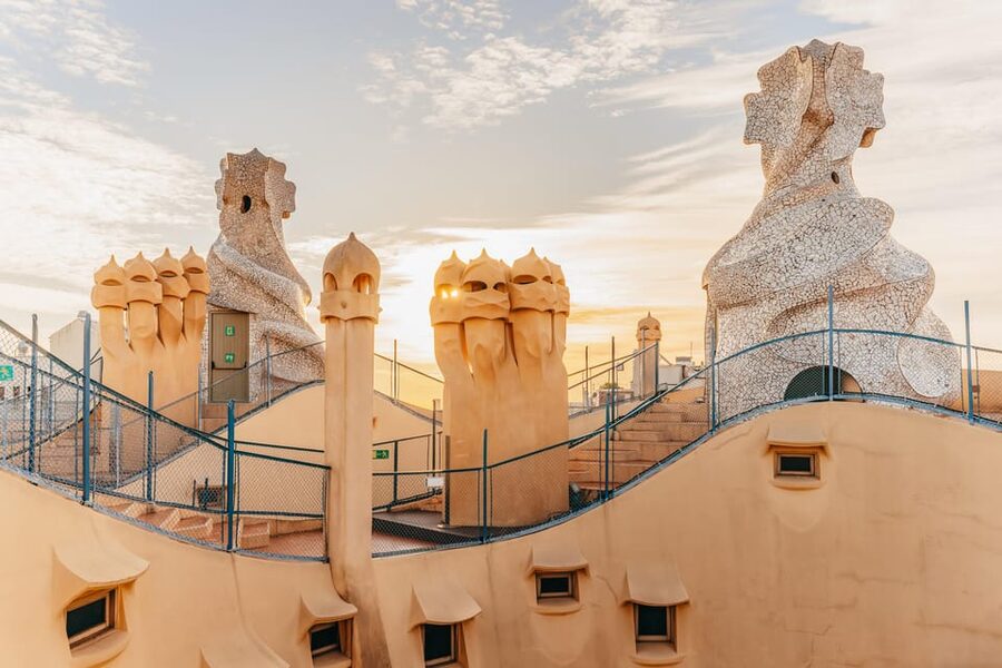 Barcelona: Casa Milà Early-Morning Access Guided Tour - Entering before the public