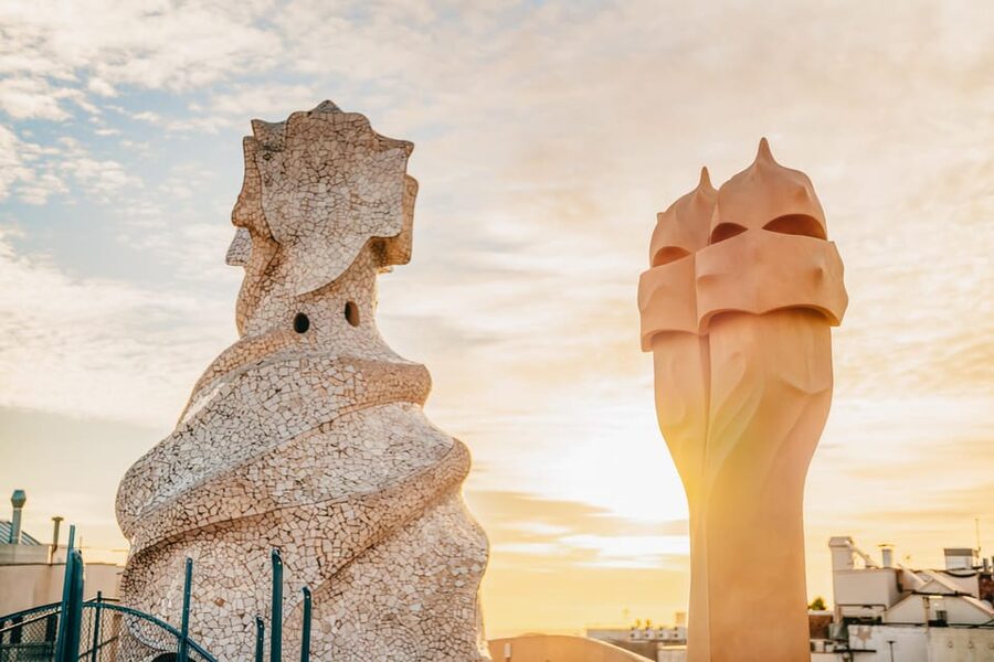 Barcelona: Casa Milà Early-Morning Access Guided Tour - Gaudí’s rooms, patios, and everyday Barcelona life