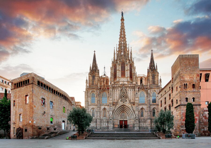 Barcelona Cathedral: Ticket, Guided Tour and VR Experience - Key points to know before booking