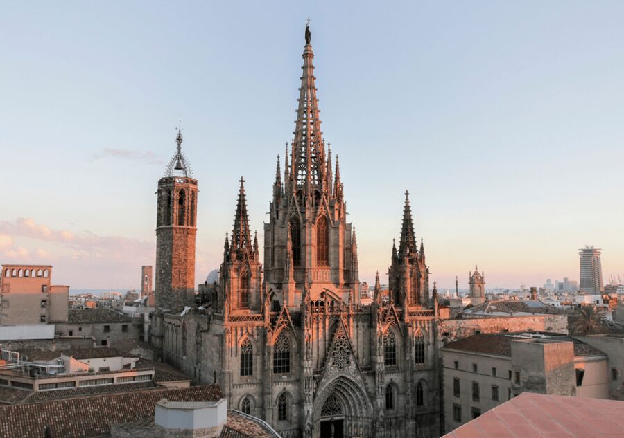 Barcelona Cathedral: Ticket, Guided Tour and VR Experience - How the virtual reality portion adds value