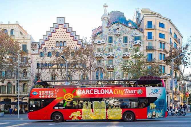 Barcelona City Tour Hop-On Hop-Off with Optional Boat - Start with a full loop to understand Barcelona