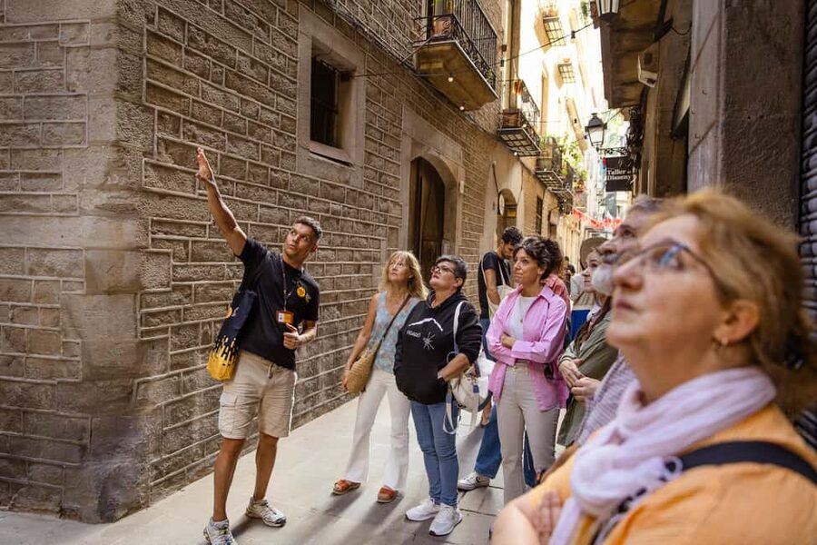 Barcelona: City Walking Tour with Local Guide - Barcelona Cathedral and the medieval center