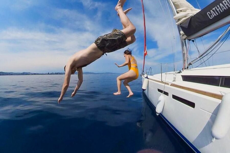 Barcelona: Coastline Boat Trip with Snacks and Cava - Setting Sail From Barcelona’s Coastline