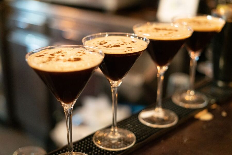 Barcelona: Cocktail Master Class by Mixologist with Tapas - Key points at a glance