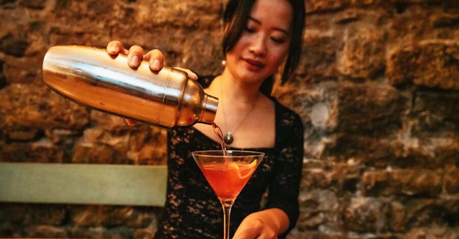 Barcelona: Cocktail Master Class by Mixologist with Tapas - Learning four classic cocktails step by step
