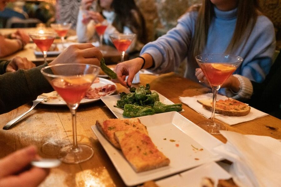Barcelona: Cocktail Master Class by Mixologist with Tapas - Who should book this Barcelona activity?