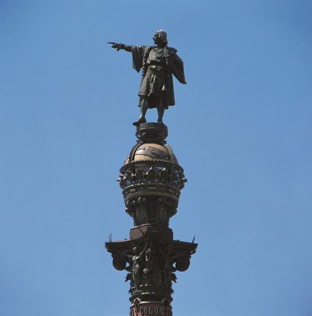 Barcelona: Columbus Monument - The small lift and what the ascent feels like