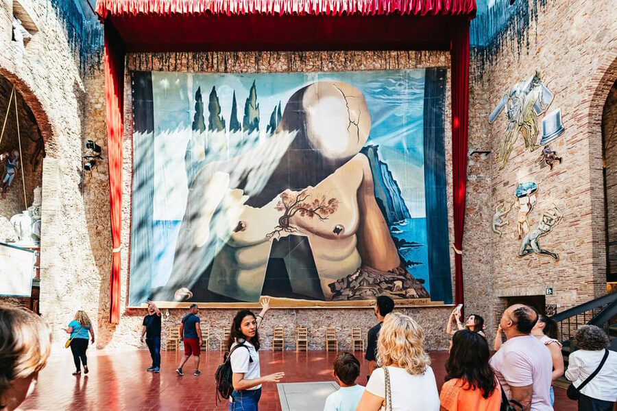 Barcelona: Dali Museum, House and Cadaques Guided Tour - Who should book this experience