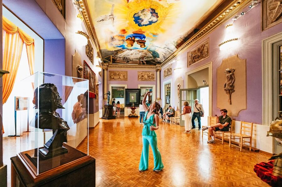 Barcelona: Dali Museum, House and Cadaques Guided Tour - Cadaqués, the coastal village that shaped Dalí