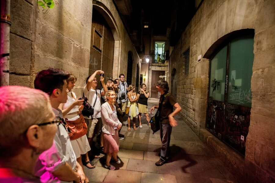Barcelona: Dark History Night Walking Tour - Pace, walking effort, and group size