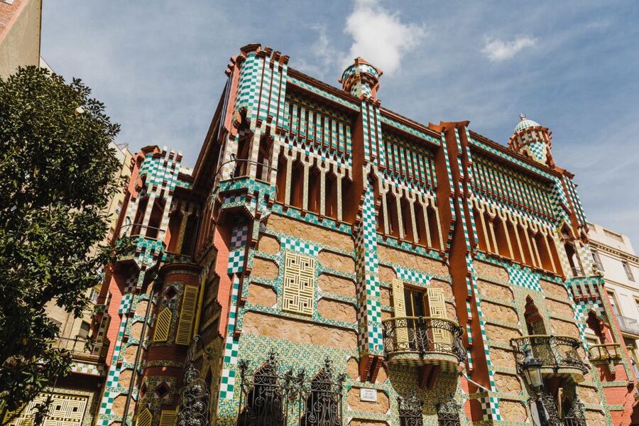 Barcelona: Discover Gaudí, Sagrada Familia, and Park Güell - Is $158 a fair price?