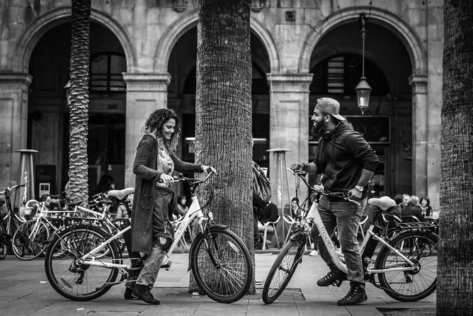 Barcelona E-Bike Photography Tour - Photos, tapas, and a drink at the finish
