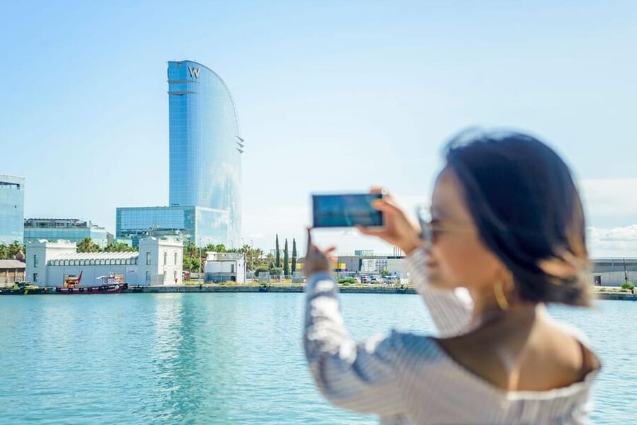 Barcelona: E-Bike Tour with Montjuic Cable Car & Boat Ride - Why this four-hour route works