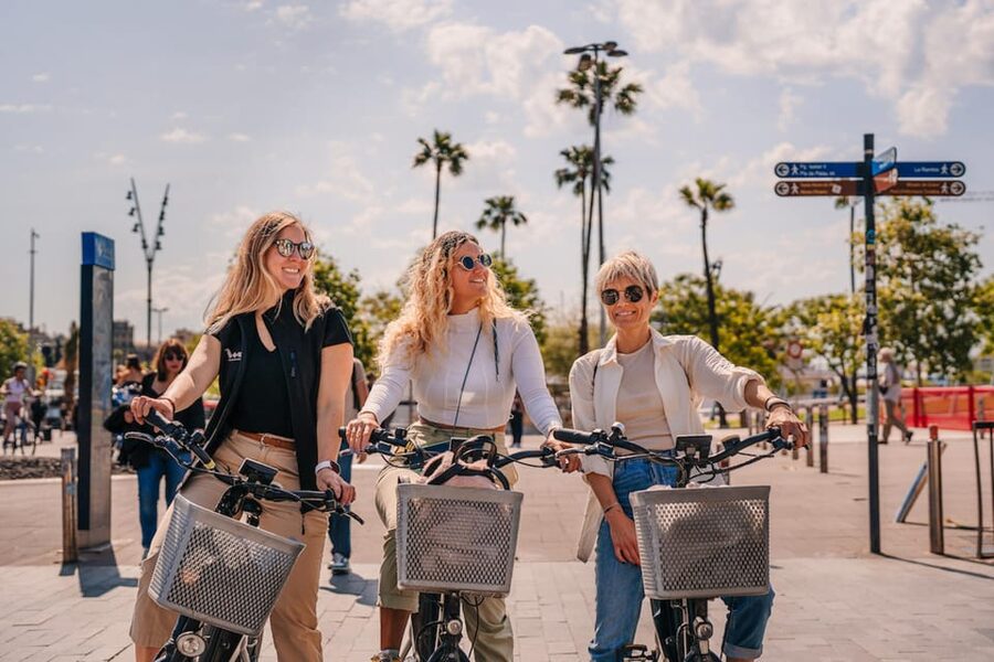 Barcelona: E-Bike Tour with Montjuic Cable Car & Boat Ride - Reaching Montjuïc by funicular