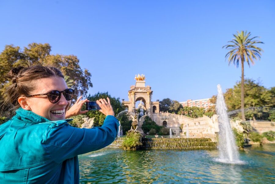 Barcelona eBike Tour with Wine and Tapas Experience - Back through the Old City before the waterfront