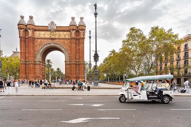 Barcelona Expert Tour with Local Guide in Eco Tuk Tuk Private - Why a tuk-tuk works well in Barcelona