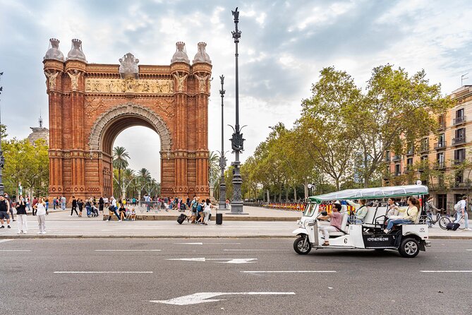 Barcelona Expert Tour with Local Guide in Eco Tuk Tuk Private - Plaza de Catalunya and Plaza de España