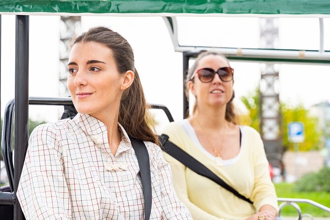 Barcelona Expert Tour with Local Guide in Eco Tuk Tuk Private - Citadel Park and the Arc de Triomf