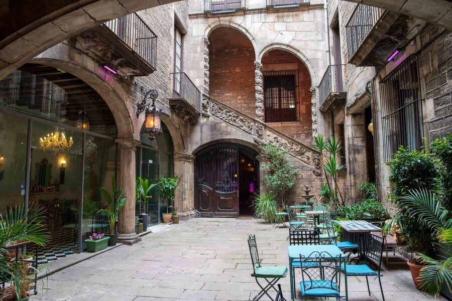 Barcelona: Flamenco Show at Palau Dalmases - Why the small room changes the experience
