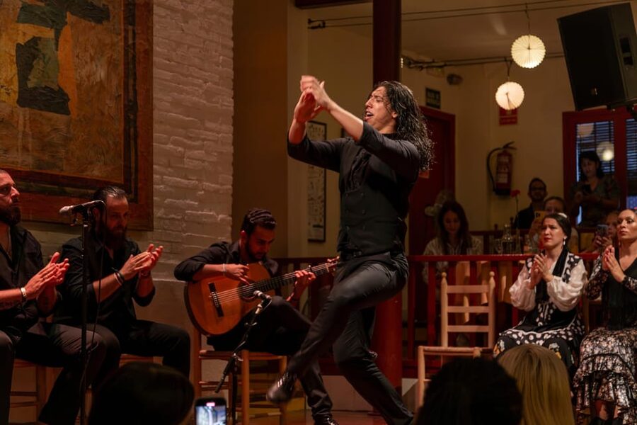 Barcelona: Flamenco Show with Dinner at Tablao de Carmen - Finding Porta d’Ávila without a wrong turn