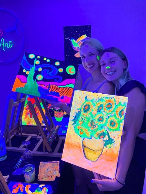 Barcelona: Fluorescent Paint and Wine Workshop - Cancellation and booking flexibility