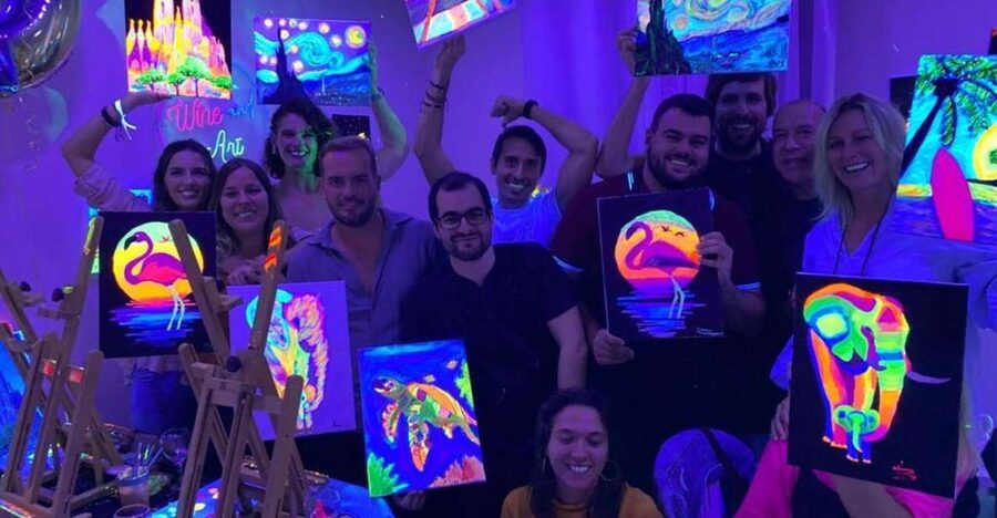 Barcelona: Fluorescent Paint and Wine Workshop - What this Barcelona workshop is really like