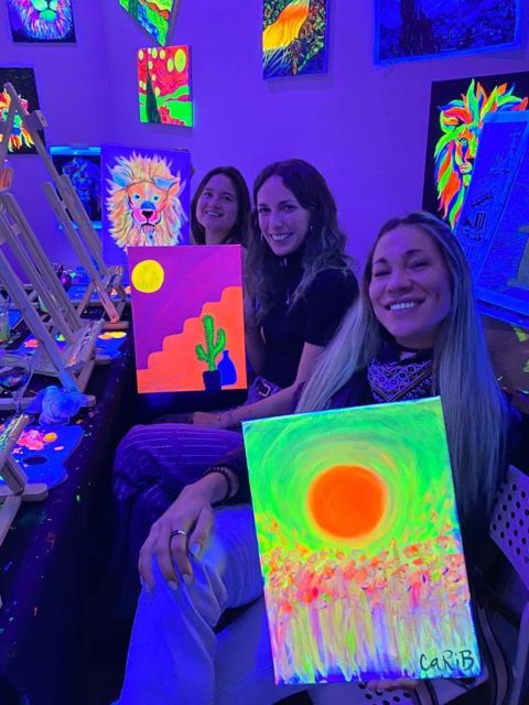 Barcelona: Fluorescent Paint and Wine Workshop - What makes the $47 price worthwhile
