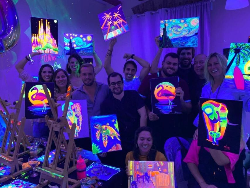Barcelona: Fluorescent Paint and Wine Workshop - Who should book this experience?