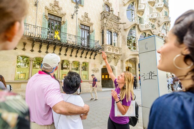 Barcelona Gaudi and Sagrada Familia Tour - The metro ride to the Sagrada Familia