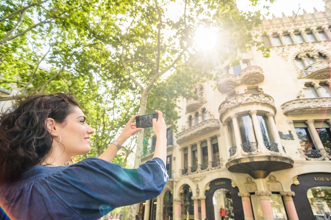 Barcelona Gaudi and Sagrada Familia Tour - Sagrada Familia: the grand finale outside