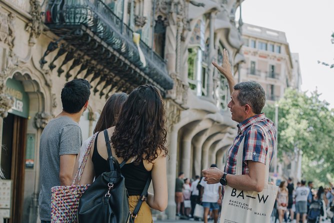 Barcelona & Gaudi. Regular Tour - The ideas behind the facades