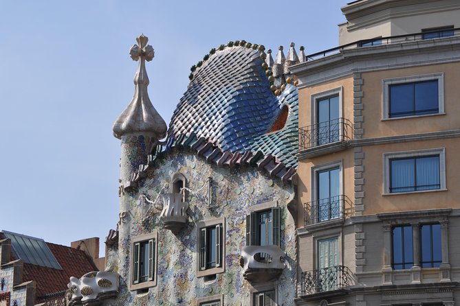 Barcelona & Gaudi. Regular Tour - Casa Batlló and the strange beauty of a city facade