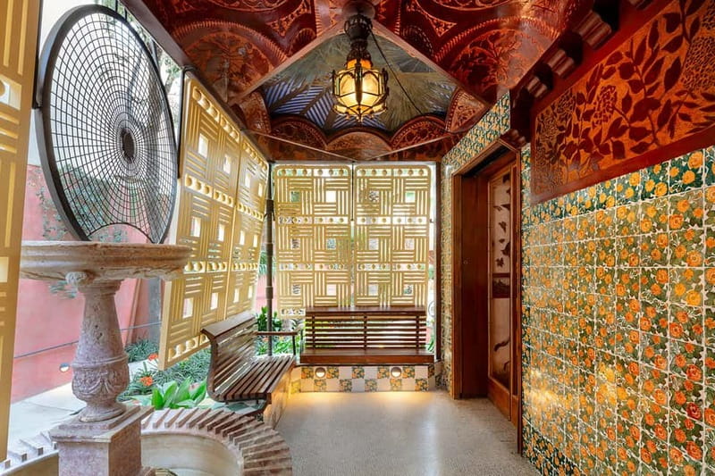 Barcelona: Gaudi's Casa Vicens Skip-the-Line Entrance Ticket - The garden gives you the first clues