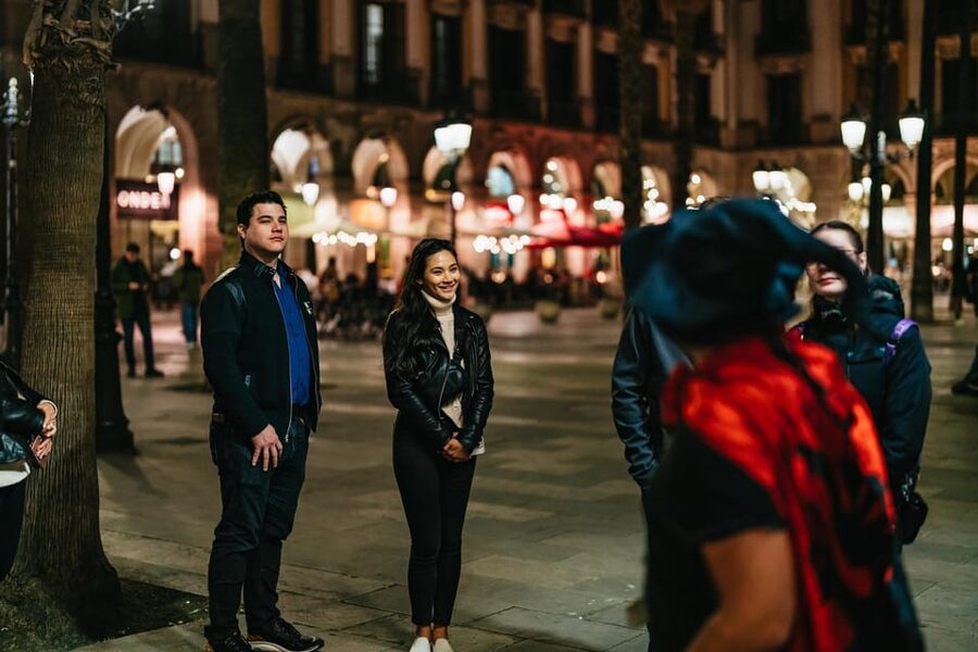 Barcelona: Gothic Quarter Ghosts and Legends Walking Tour - Why the guides make such a difference