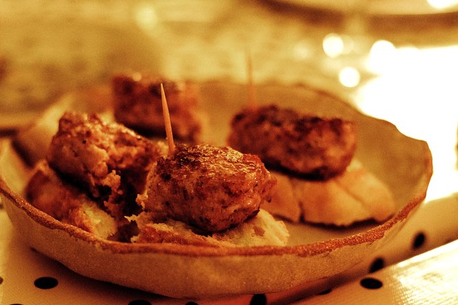 Barcelona Gothic Quarter VIP Tapas & Wine Tour - Monday to Thursday: El Born and a classic tapas bar