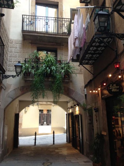 Barcelona: Gothic Quarter Walking Tour - Santa Maria del Mar and the Ribera Quarter