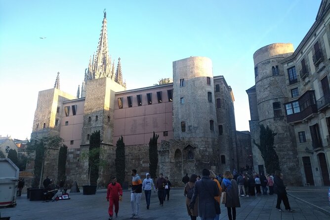 Barcelona Gothic Quarter Walking Tour with Tapas - Barcelona Cathedral and the €11 admission decision
